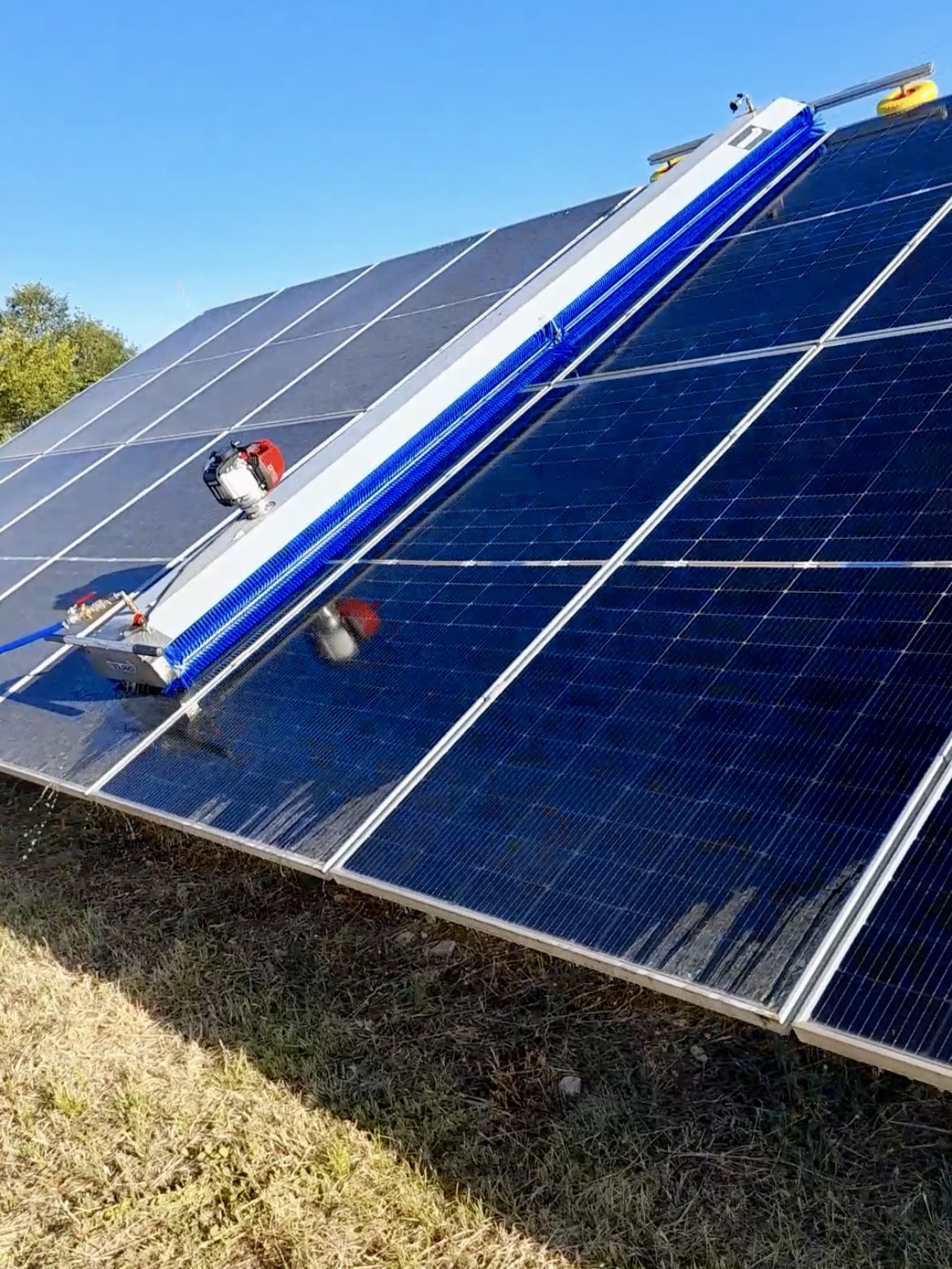 πλύσιμο πάνελ με βούρτσα